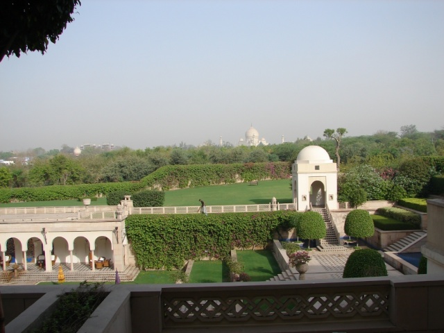 2008/03(March)/AroundTheWorld/Jaj Mahal Post/640x480_From Our Hotel.JPG